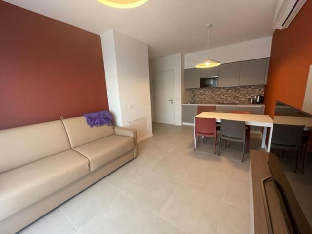 Woody Green Charming Apartments - Agenzia Cocal كاوْرلي المظهر الخارجي الصورة